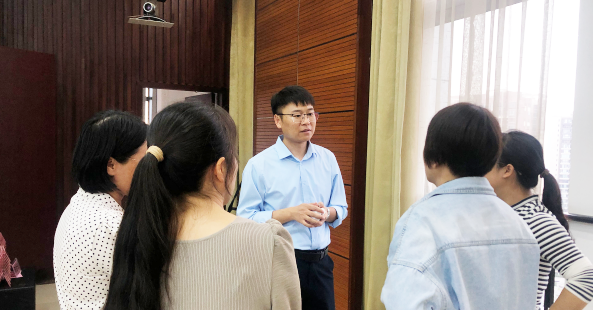 北京志翔領(lǐng)馭副總?cè)铒w飛受邀在廣西藥監(jiān)局舉辦的全省培訓(xùn)班上做講解